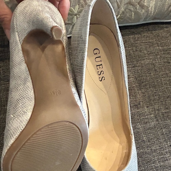 Guess Pumps- 8.5 - Picture 3 of 3